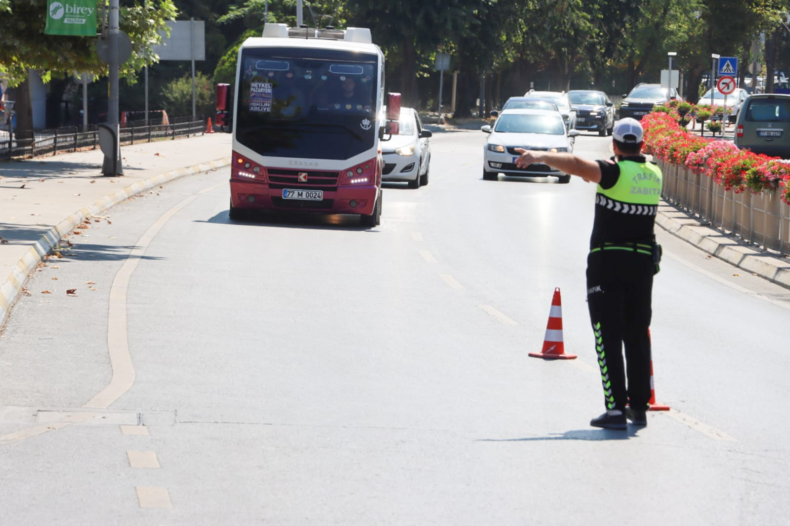 YALOVA BELEDİYESİ’NDEN M PLAKALI MİNİBÜSLERE KAPSAMLI DENETİM 4 YALOVA BELEDİYESİ’NDEN M PLAKALI MİNİBÜSLERE KAPSAMLI DENETİM