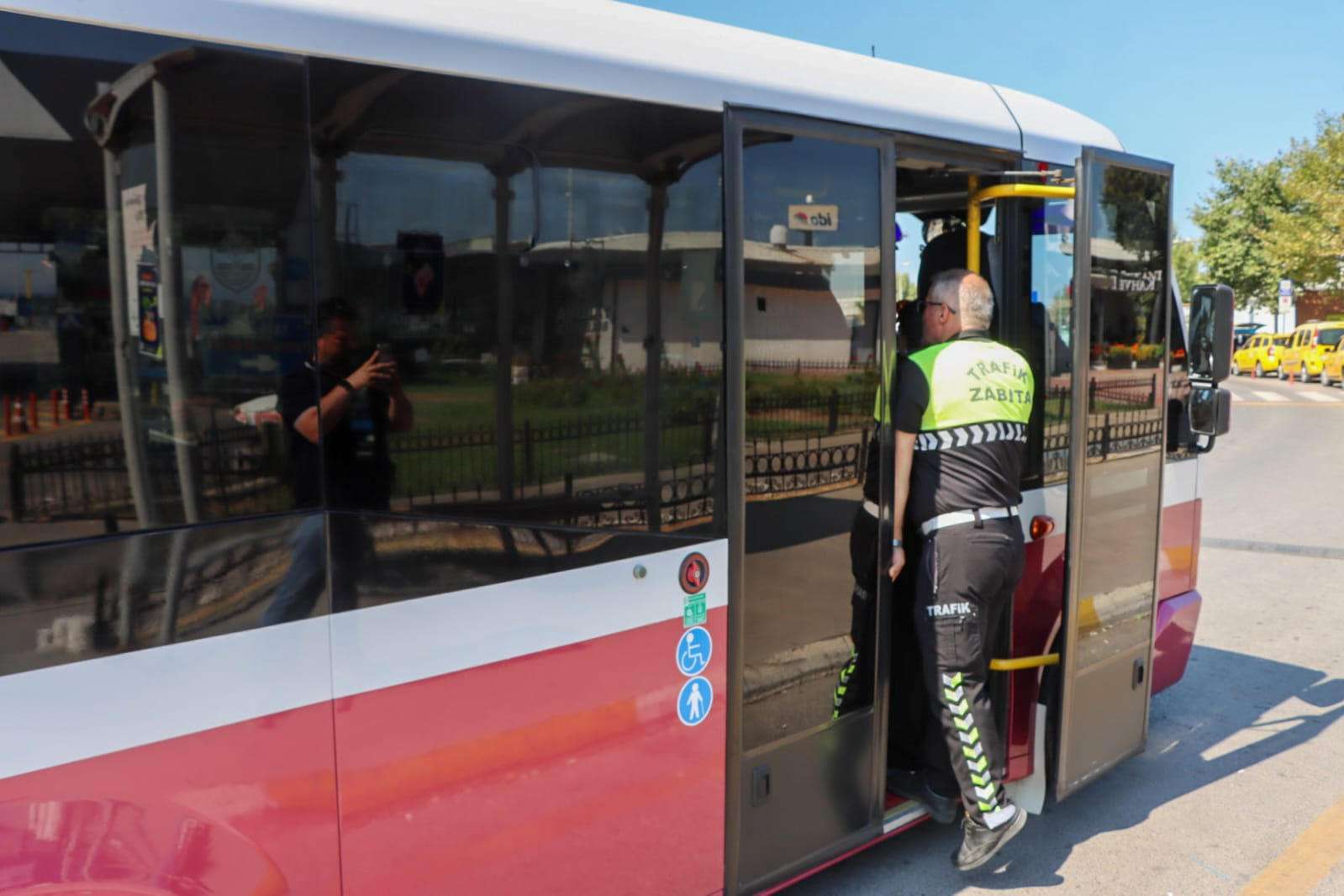 YALOVA BELEDİYESİ’NDEN M PLAKALI MİNİBÜSLERE KAPSAMLI DENETİM 5 YALOVA BELEDİYESİ’NDEN M PLAKALI MİNİBÜSLERE KAPSAMLI DENETİM