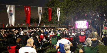 YALOVA BELEDİYESİ'NDEN AÇIK HAVADA SİNEMA KEYFİ