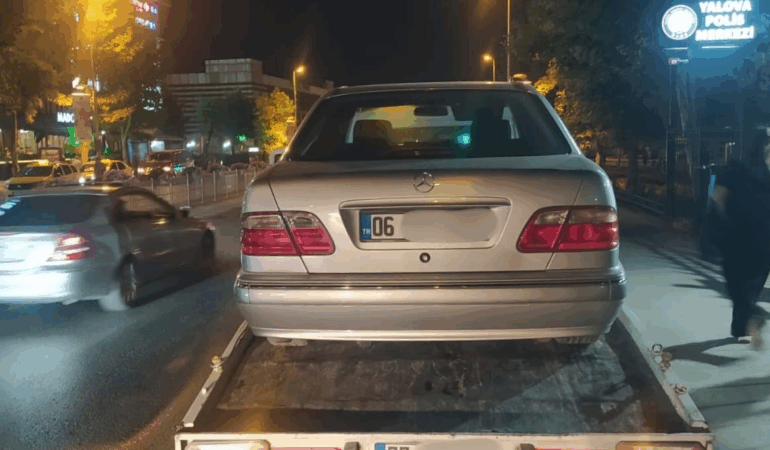 Yalova’da Sahte Plakalı Araç Tespit Edildi: Sürücü Hakkında Adli İşlem Başlatıldı