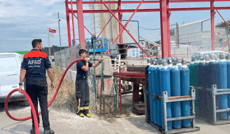 Yalova'da Vinç Hortumu Patladı: Oksijen Tüplerine Sızan Hidrolik Sıvı Paniğe Neden Oldu