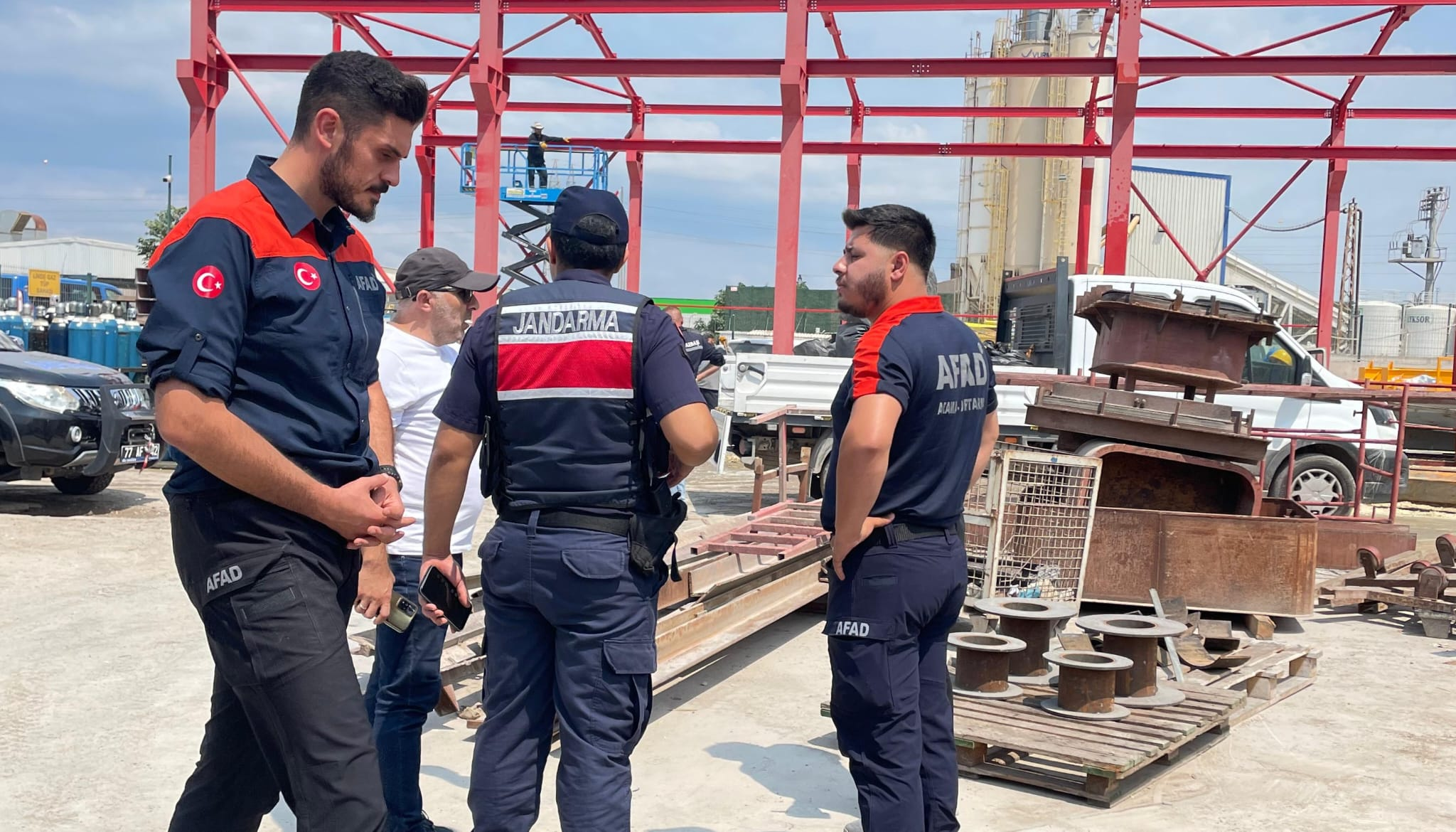 Yalova'da Vinç Hortumu Patladı: Oksijen Tüplerine Sızan Hidrolik Sıvı Paniğe Neden Oldu