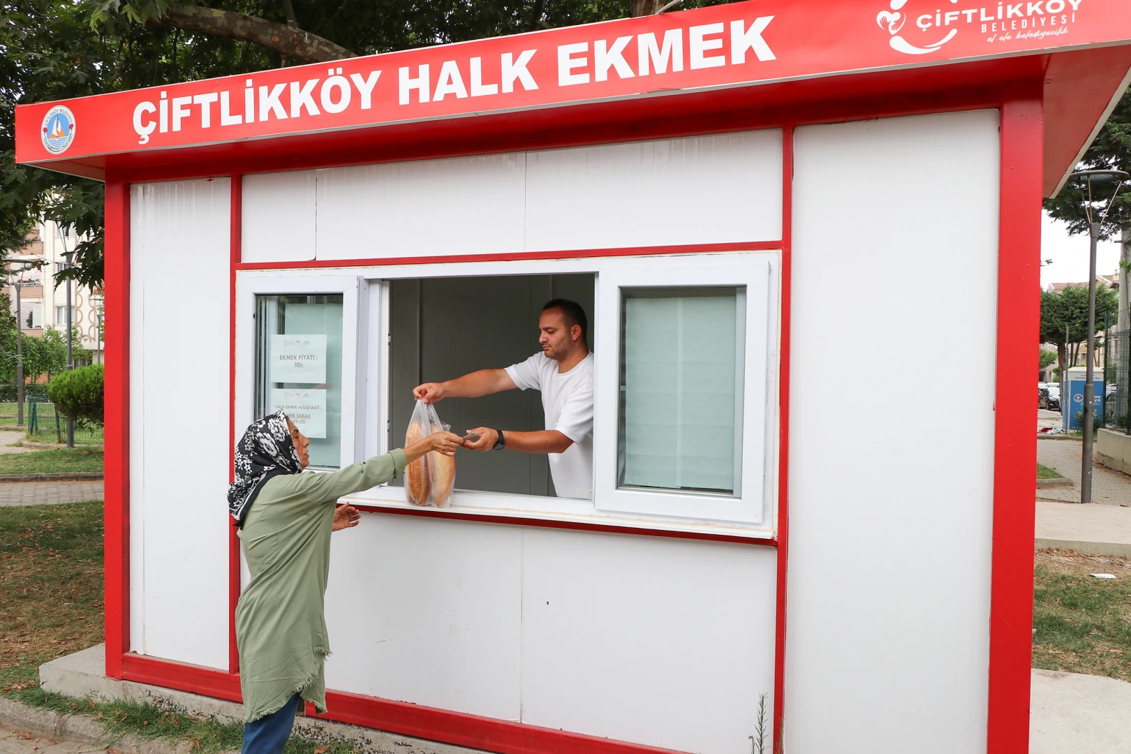 ÇİFTLİKKÖYLÜLERDEN HALK EKMEĞE YOĞUN İLGİ