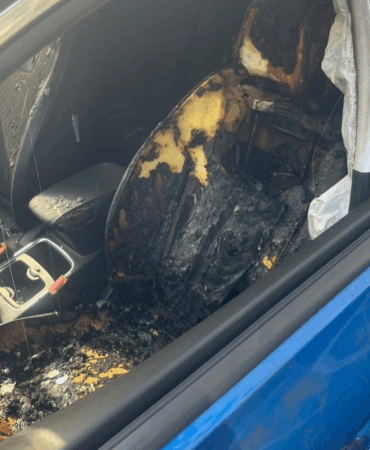 YALOVA'DA MEMURA AİT ARAÇ KUNDAKLANDI: ŞÜPHELİ KAÇTI, SORUŞTURMA BAŞLATILDI