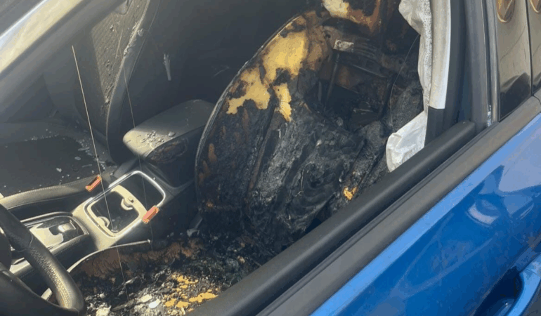 YALOVA'DA MEMURA AİT ARAÇ KUNDAKLANDI: ŞÜPHELİ KAÇTI, SORUŞTURMA BAŞLATILDI