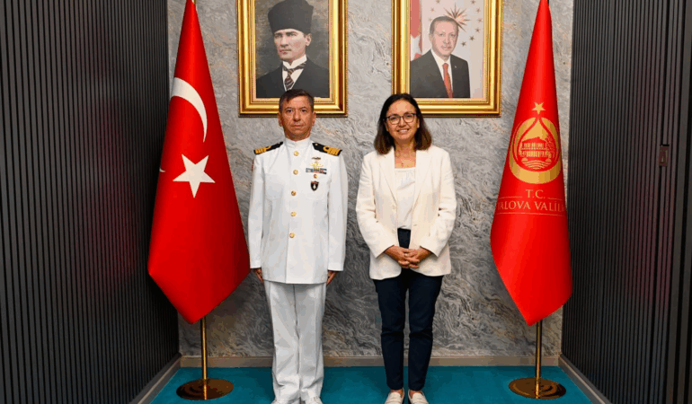 Yalova Merkez Komutanı Kıdemli Albay Ufuk Kartalkayası'ndan Vali Dr. Hülya Kaya’ya Ziyaret 1 Yalova Merkez Komutanı Kıdemli Albay Ufuk Kartalkayası'ndan Vali Dr. Hülya Kaya’ya Ziyaret