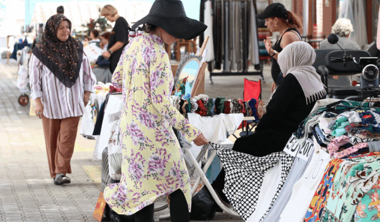 ÇİFTLİKKÖY’DE HER CUMA, KADIN EL EMEĞİ PAZARI GÜNÜ!