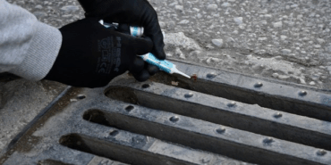 ALTINOVA’DA MAZGALLAR TEMİZLENMEYİNCE KOKU VE BÖCEK İSTİLASI BAŞLADI