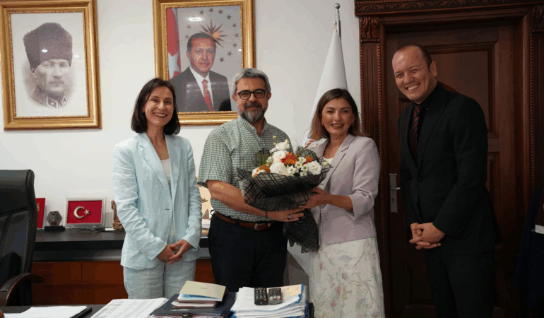 Yalova Üniversitesi Tıp Fakültesi yönetiminden İl Sağlık Müdürü Kaşıkcı’ya ziyaret 1 Yalova Üniversitesi Tıp Fakültesi yönetiminden İl Sağlık Müdürü Kaşıkcı’ya ziyaret