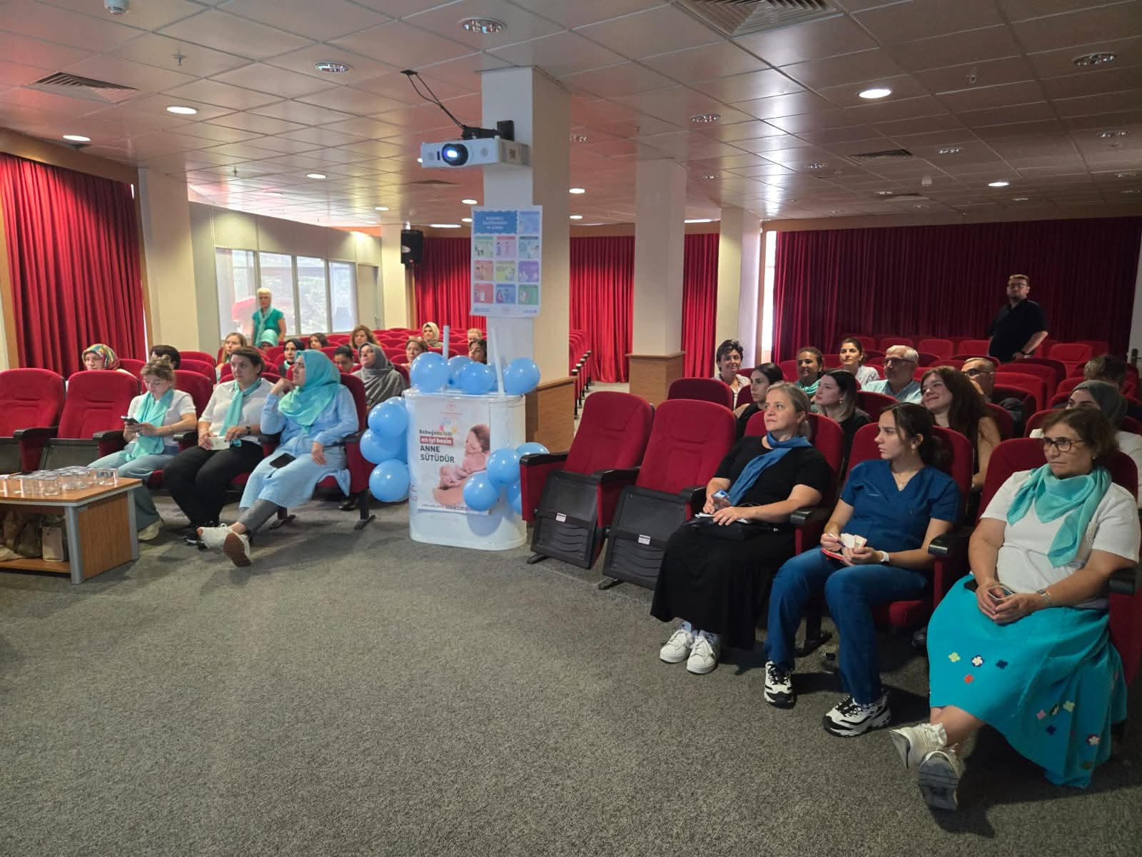 YALOVA’DA DÜNYA EMZİRME HAFTASI KAPSAMINDA “BEBEK DOSTU SAĞLIK ÇALIŞANI” SEMPOZYUMU DÜZENLENDİ