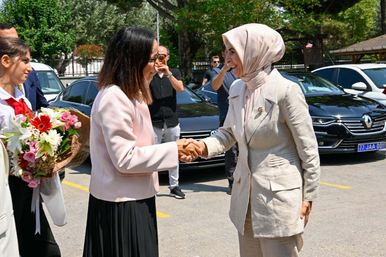AİLE VE SOSYAL HİZMETLER BAKANI GÖKTAŞ, YALOVA’DA BİR DİZİ ZİYARET GERÇEKLEŞTİRDİ