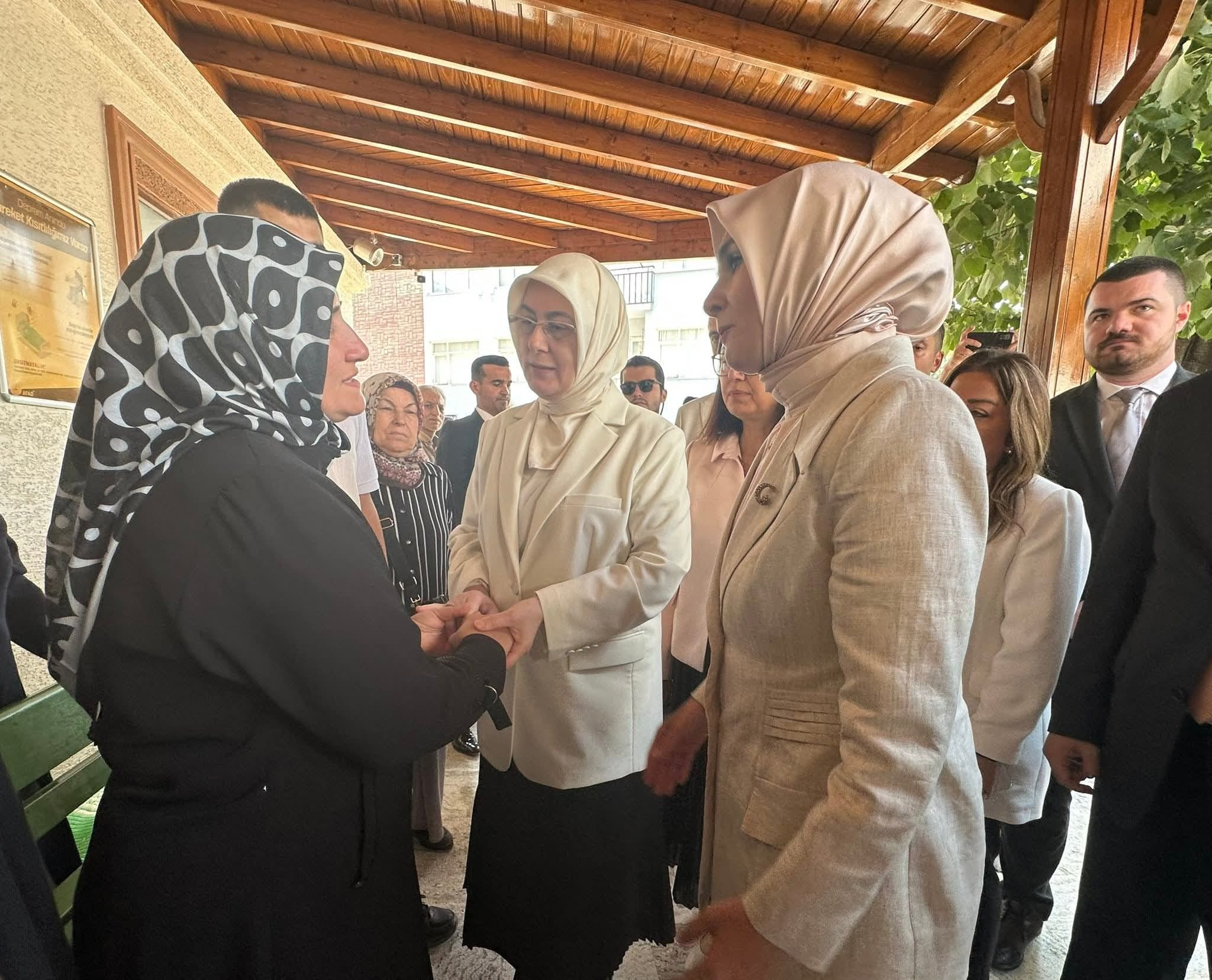AİLE VE SOSYAL HİZMETLER BAKANI GÖKTAŞ, YALOVA’DA BİR DİZİ ZİYARET GERÇEKLEŞTİRDİ