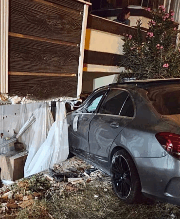 Çınarcık’ta Trafik Kazası: Yaralı Vatandaş Sağlık Ekiplerine Teslim Edildi