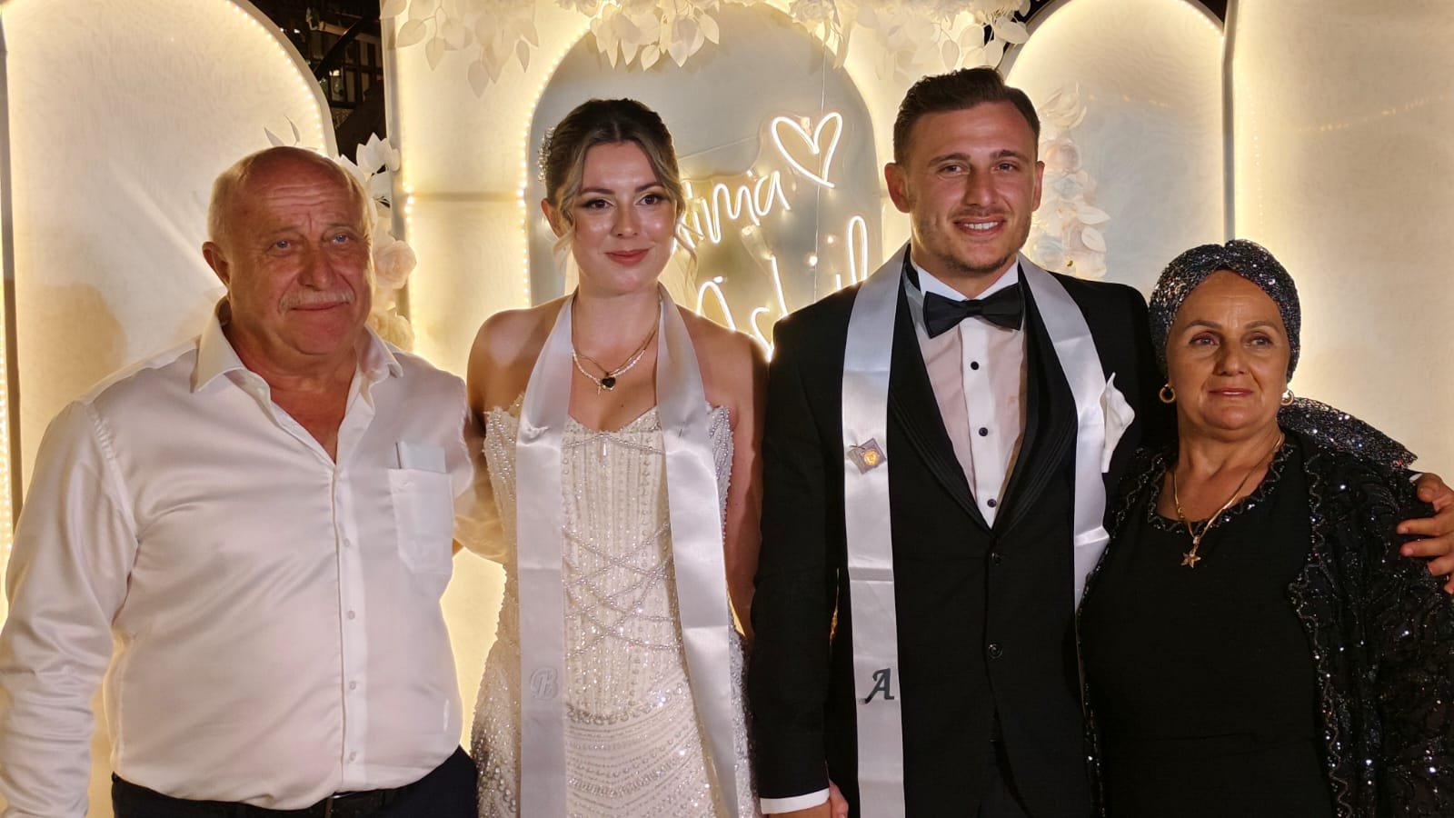 Yalova’da Görkemli Düğün: Alperen Topçular ve Beyza Nördal Dünyaevine Girdi