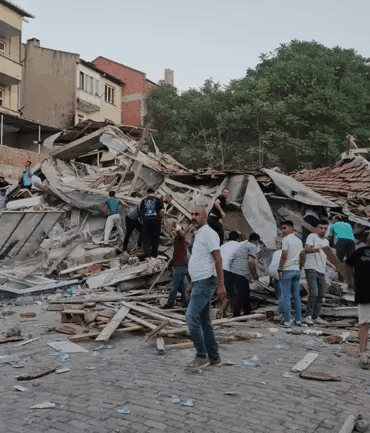 BALIKESİR/SINDIRGI’DA 6.1 BÜYÜKLÜĞÜNDE DEPREM – YALOVA’DAN DESTEK EKİPLERİ SEVK EDİLDİ