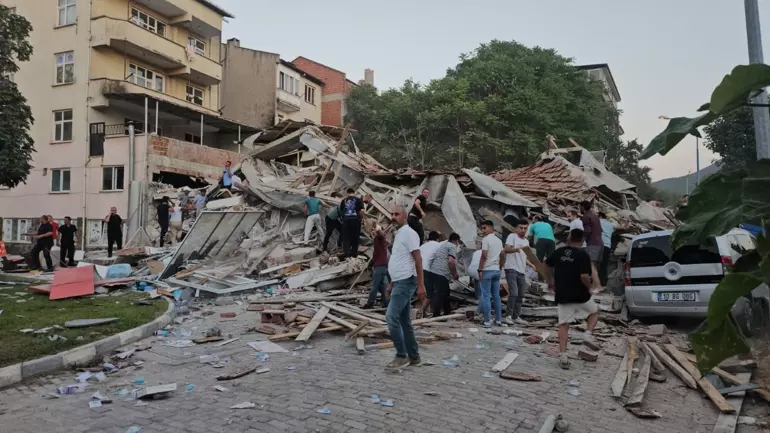 BALIKESİR/SINDIRGI’DA 6.1 BÜYÜKLÜĞÜNDE DEPREM – YALOVA’DAN DESTEK EKİPLERİ SEVK EDİLDİ