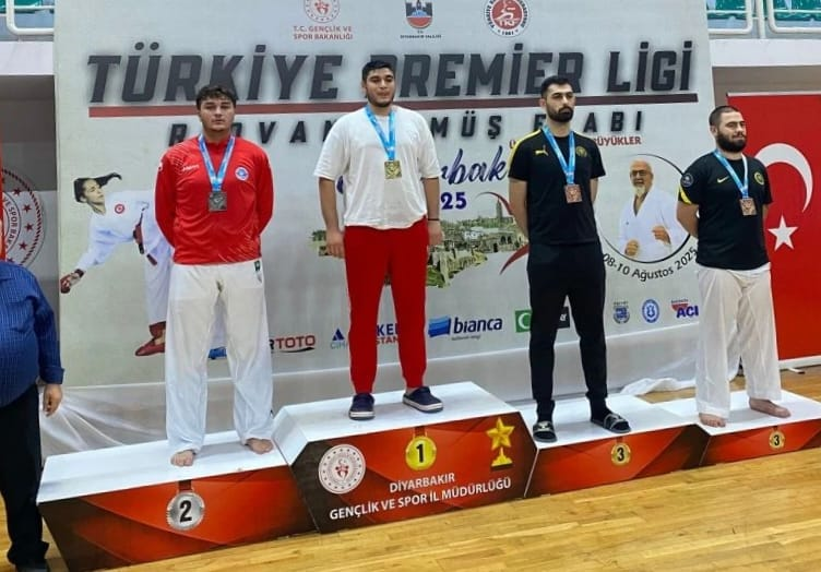 ÇİFTLİKKÖY BELEDİYESPOR’DAN KARATE PREMİER LİG’DE BÜYÜK BAŞARI
