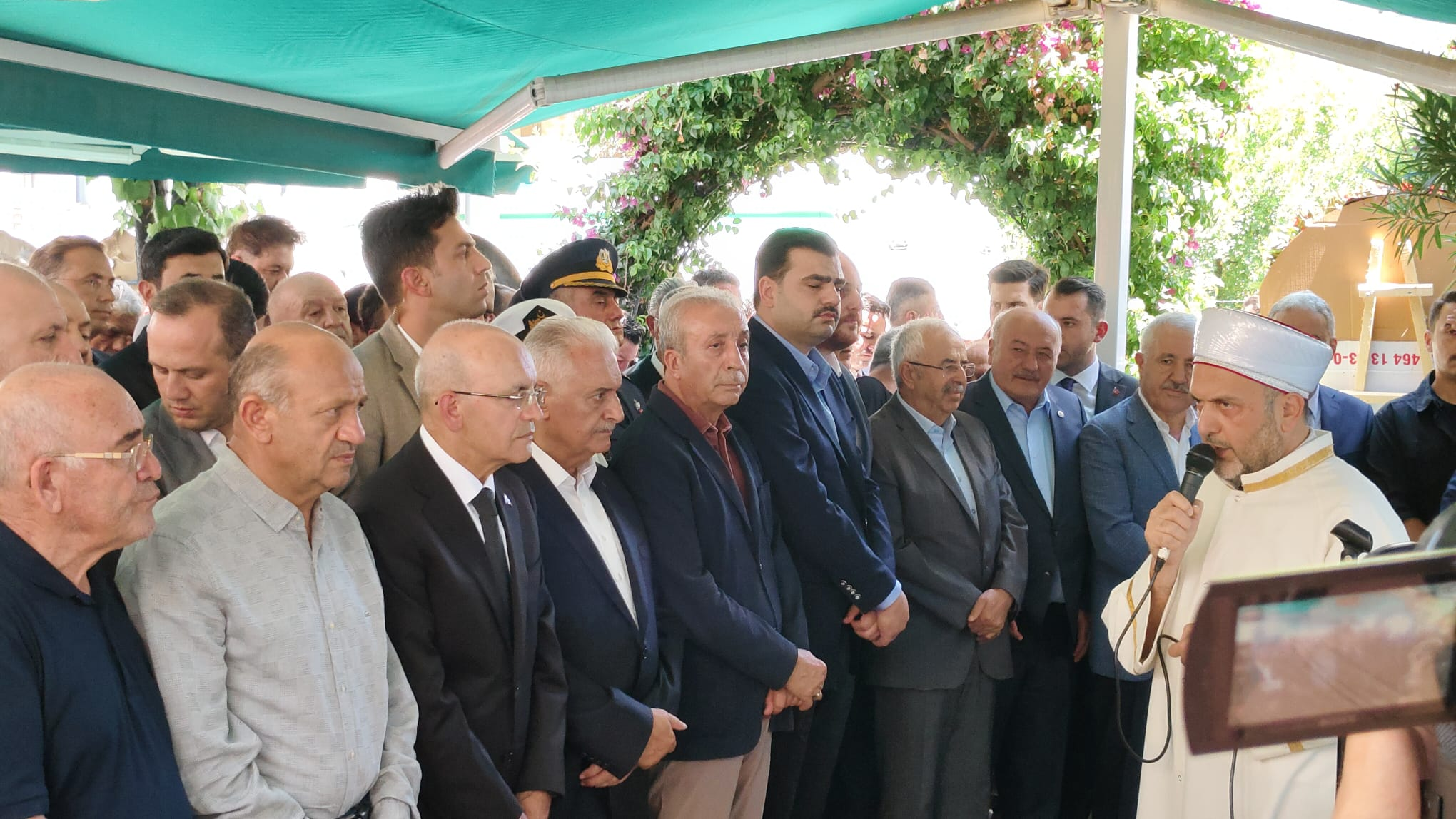 Hazine ve Maliye Bakanı Mehmet Şimşek’in Ağabeyi Yalova’da Son Yolculuğuna Uğurlandı