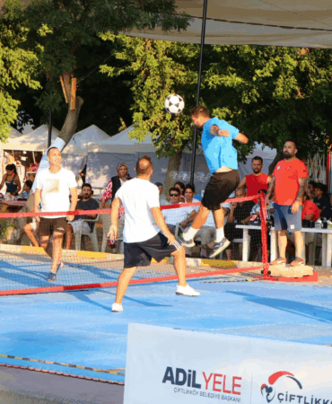 ÇİFTLİKKÖY’DE AYAK TENİSİ TURNUVASI HEYECANI