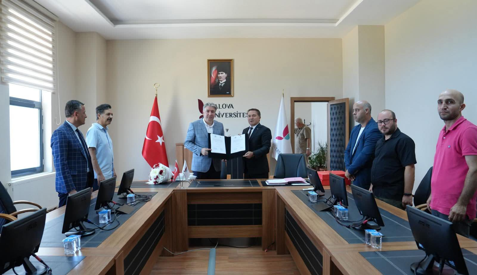YALOVA ÜNİVERSİTESİ İLE KOOP-İŞ SENDİKASI ARASINDA 3. DÖNEM TOPLU İŞ SÖZLEŞMESİ İMZALANDI