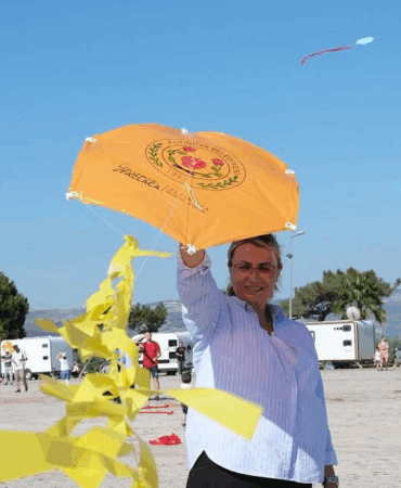 Altınova’da Uçurtma Şenliği Gökyüzünü Renklendirdi