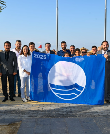 Kocadere Plajı’nda Mavi Bayrak Göndere Çekildi.