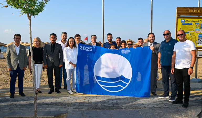 Kocadere Plajı’nda Mavi Bayrak Göndere Çekildi. 1 Kocadere Plajı’nda Mavi Bayrak Göndere Çekildi.