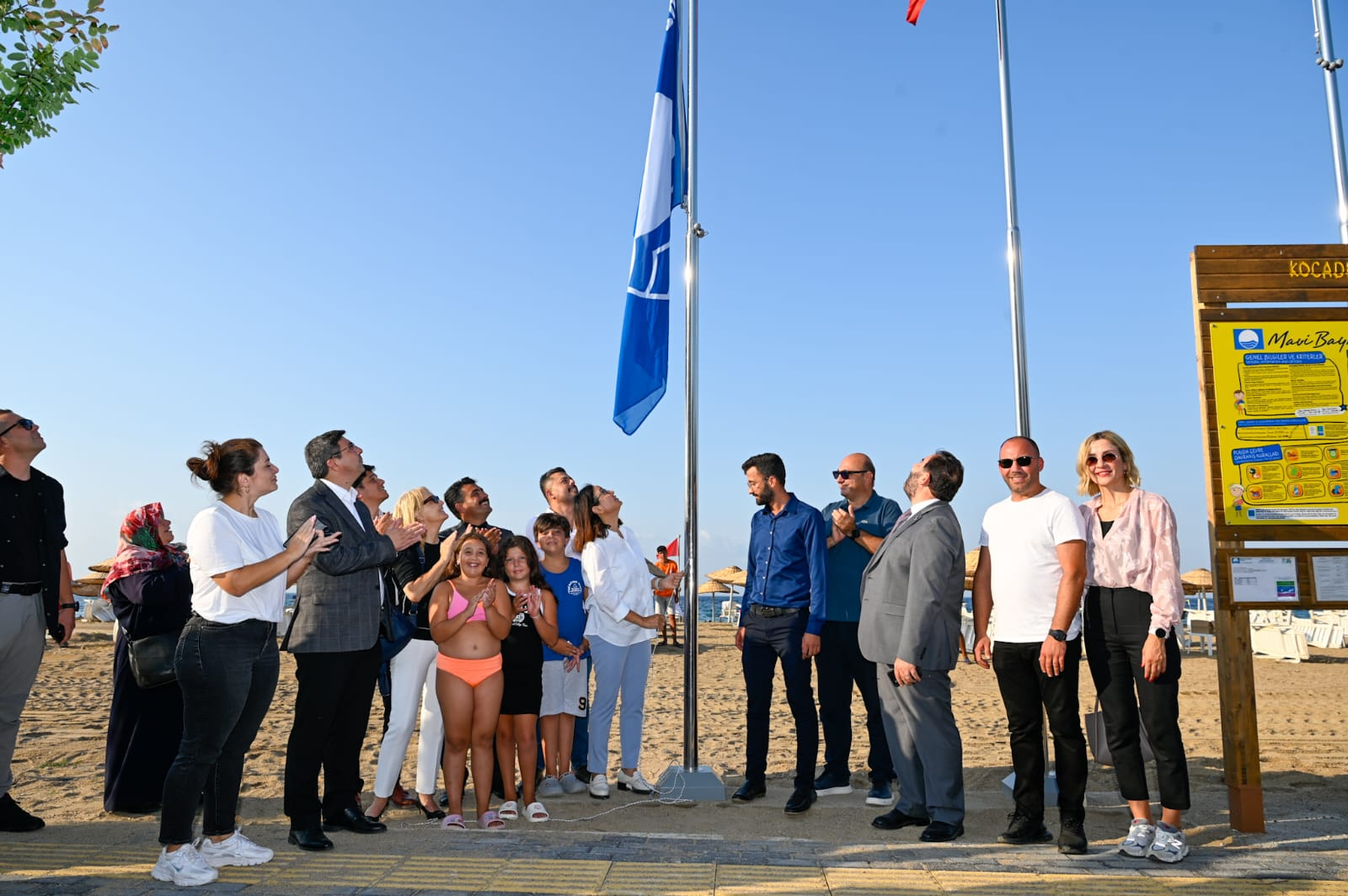 Kocadere Plajı’nda Mavi Bayrak Göndere Çekildi.