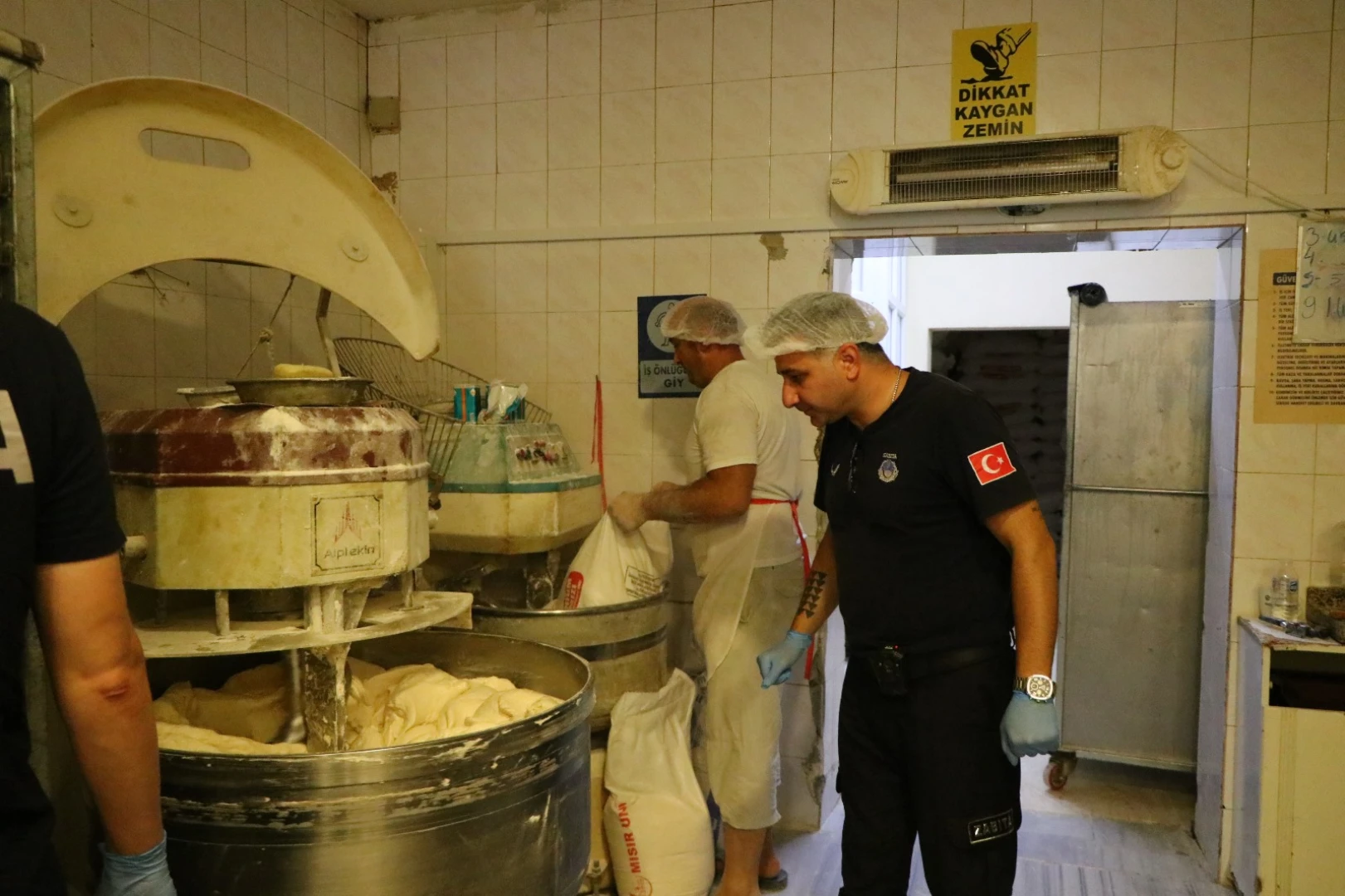 ÇİFTLİKKÖY’DE HİJYEN VE EKMEK GRAMAJ DENETİMİ YAPILDI