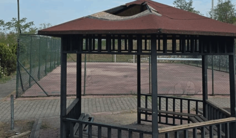 VANDALLAR ÇİFTLİKKÖY'DEKİ PARKLARA ZARAR VERDİ 1 VANDALLAR ÇİFTLİKKÖY'DEKİ PARKLARA ZARAR VERDİ