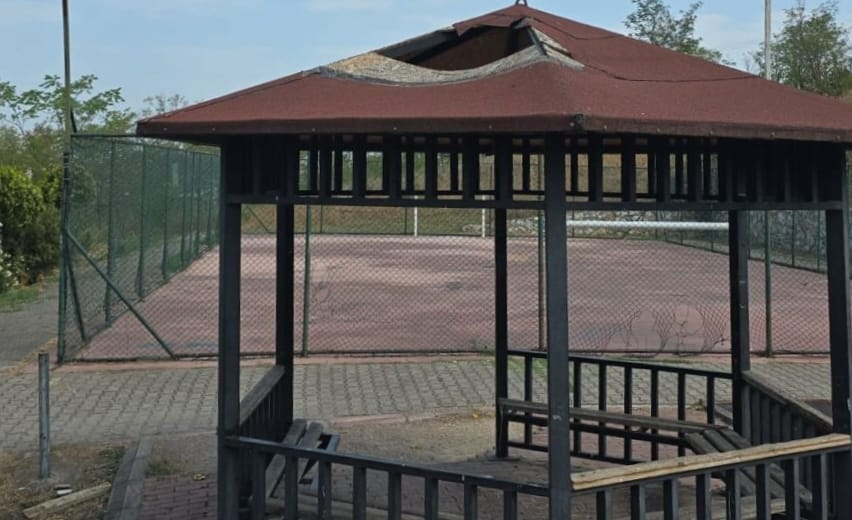 VANDALLAR ÇİFTLİKKÖY'DEKİ PARKLARA ZARAR VERDİ