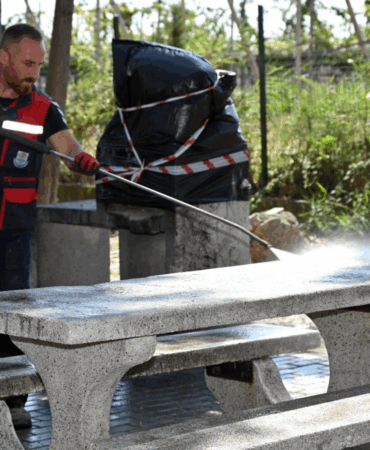 DOĞU SAHİL BANDINDA BASINÇLI SU İLE TEMİZLİK