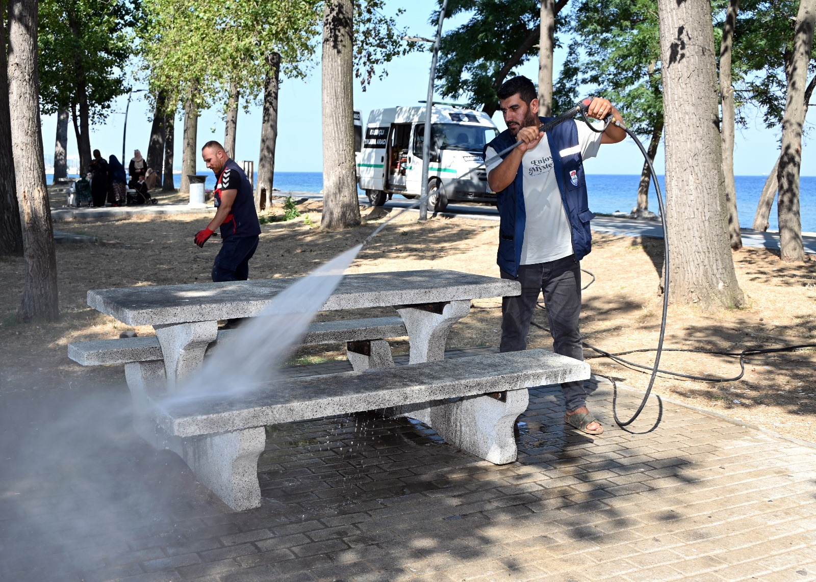 DOĞU SAHİL BANDINDA BASINÇLI SU İLE TEMİZLİK