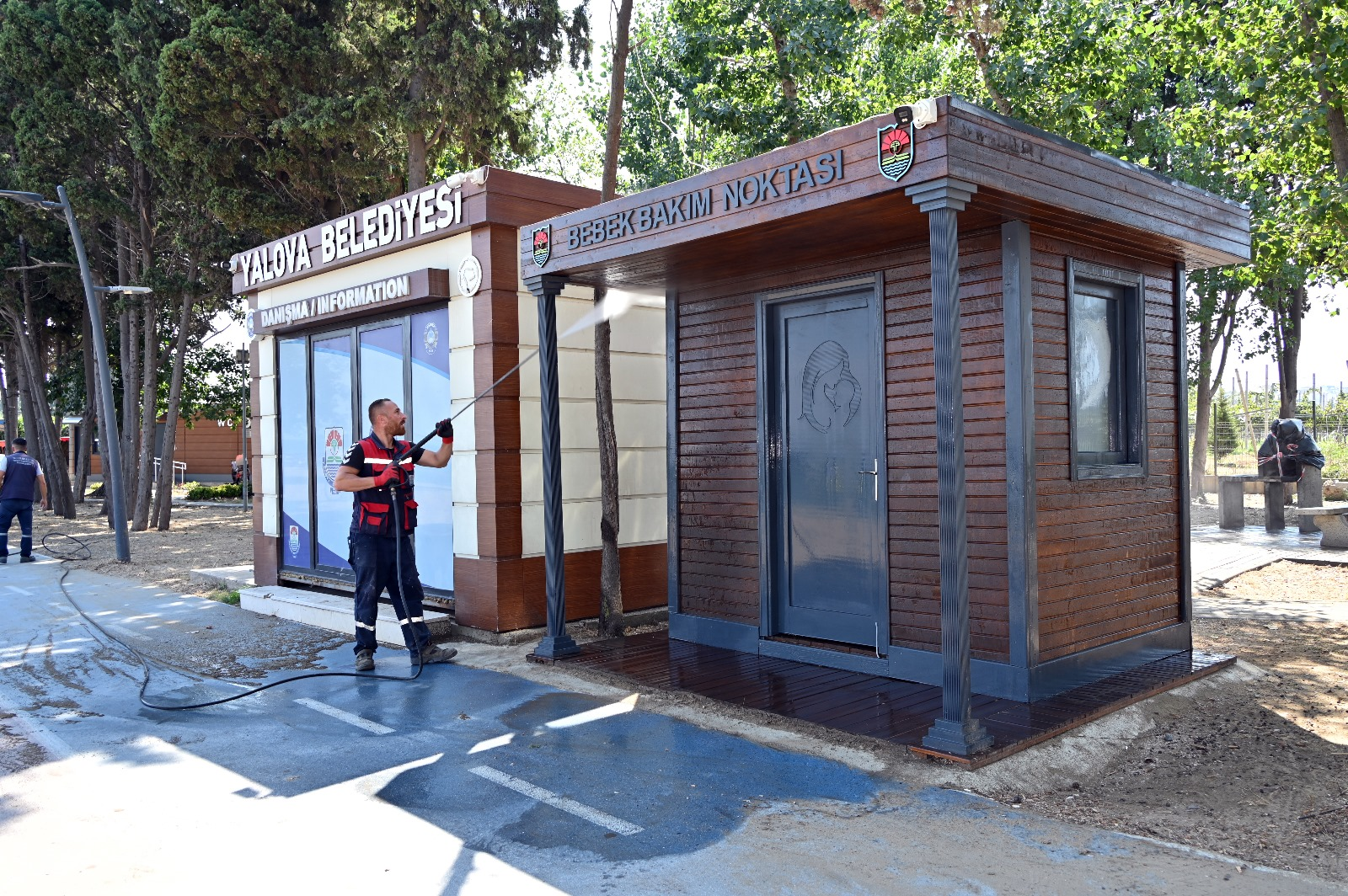 DOĞU SAHİL BANDINDA BASINÇLI SU İLE TEMİZLİK