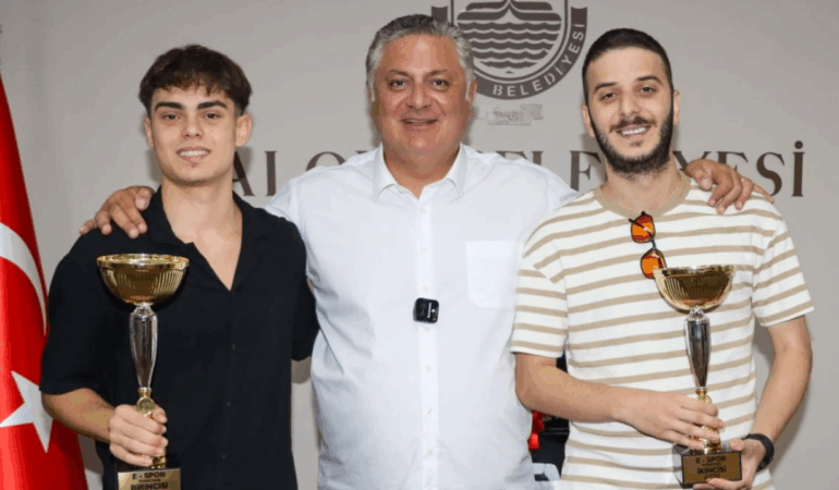 GENÇLER FC 25 TURNUVASI’NDA DOYASIYA MÜCADELE ETTİ 6 GENÇLER FC 25 TURNUVASI’NDA DOYASIYA MÜCADELE ETTİ