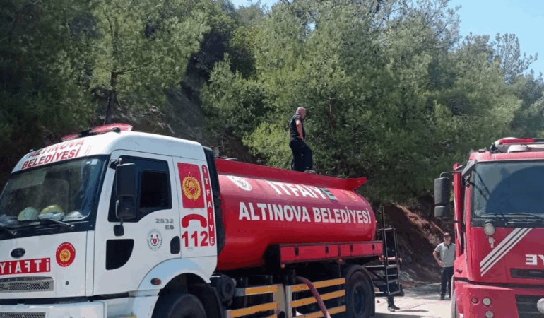 Altınova İtfaiyesi, Çanakkale’deki yangına müdahale etti
