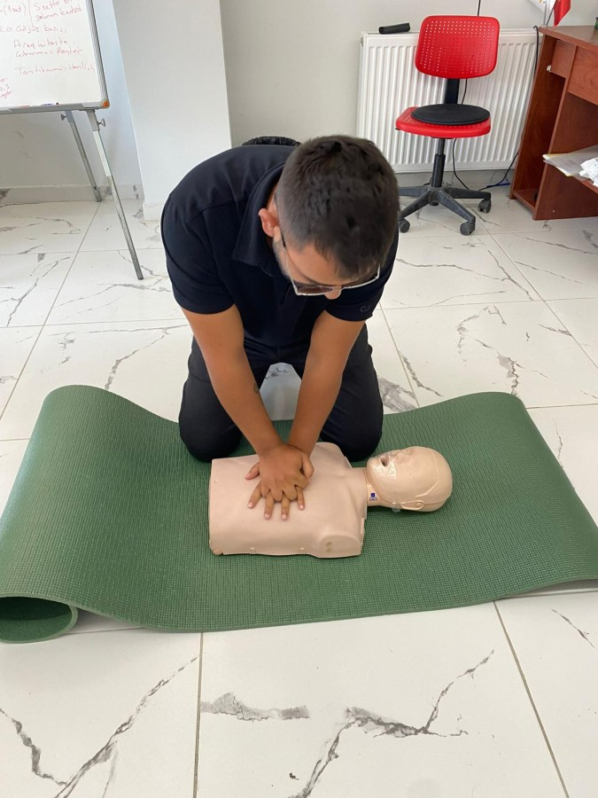 Altınova’nın cankurtaranlarına ileri ilkyardım eğitimi