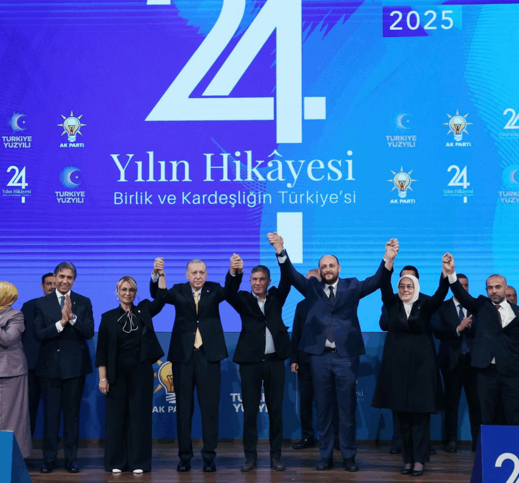 AK Parti’nin 24. Yıl Dönümünde Altınova Belediye Başkanı Yasemin Fazlaca Parti Saflarına Katıldı