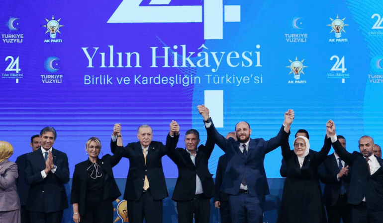 AK Parti’nin 24. Yıl Dönümünde Altınova Belediye Başkanı Yasemin Fazlaca Parti Saflarına Katıldı 2 AK Parti’nin 24. Yıl Dönümünde Altınova Belediye Başkanı Yasemin Fazlaca Parti Saflarına Katıldı