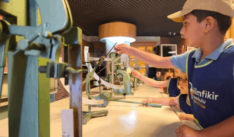 KAĞIT MÜZESİNDE MİNİKLER TARİHE DOKUNUYOR