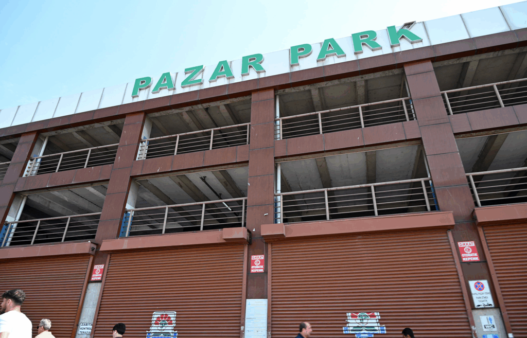 PAZAR PARK BAŞTAN SONA YENİLENİYOR