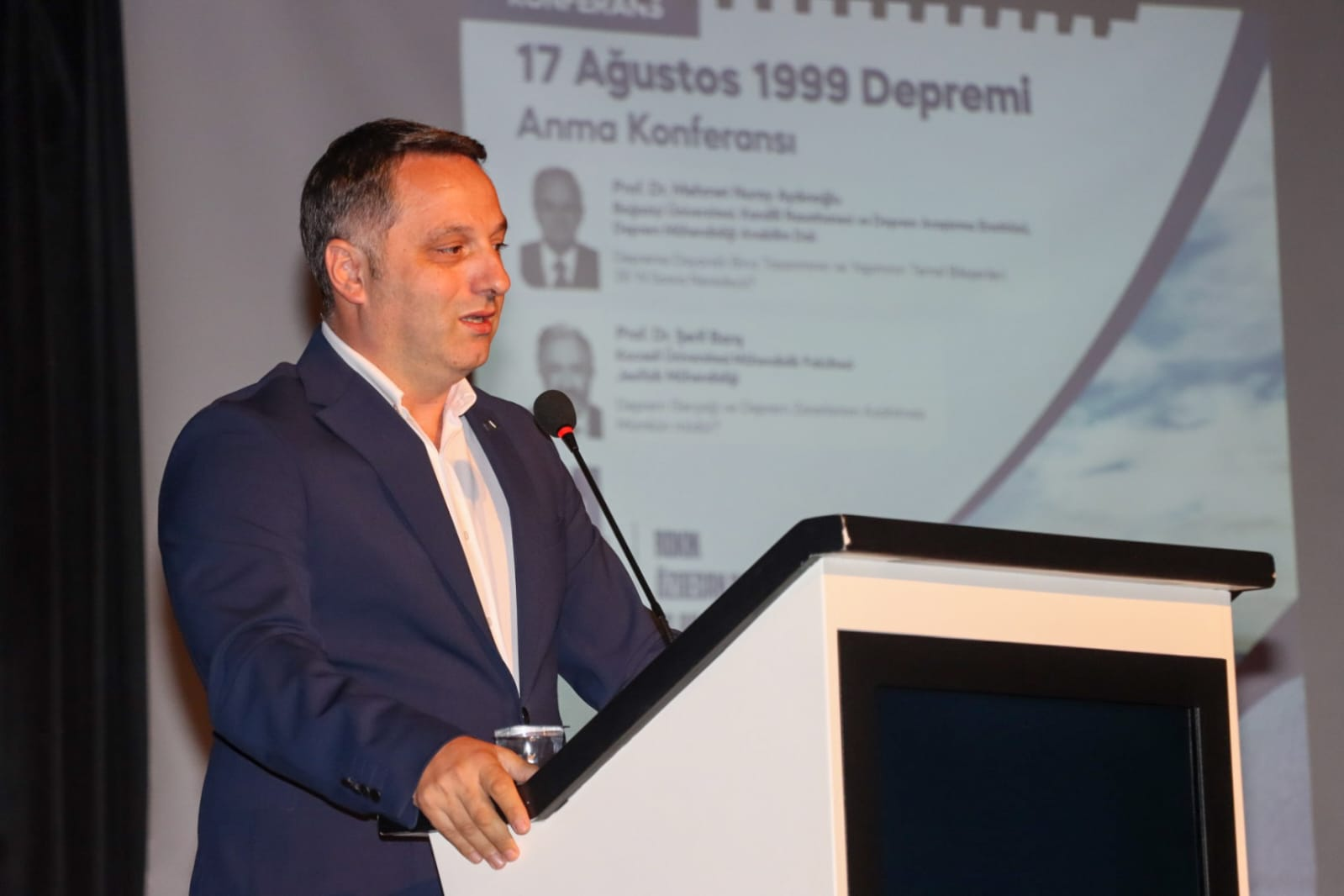 17 AĞUSTOS’UN 26. YILDÖNÜMÜ NEDENİYLE KONFERANS DÜZENLENDİ