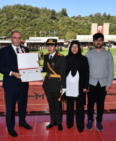 Şehit Ömer Halisdemir’in kızı Elif Nur Halisdemir teğmen oldu