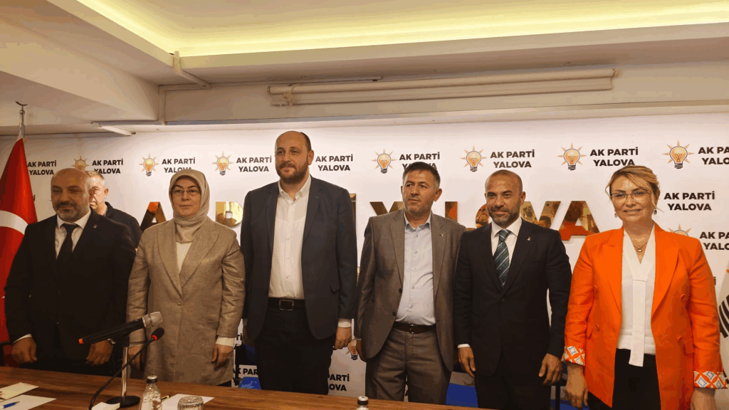 Altınova Belediye Başkanı Yasemin Fazlaca ve Meclis Üyesi Gazi Yılmaz AK Parti’ye Katıldı