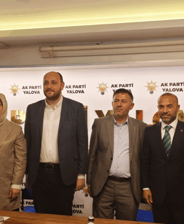 Altınova Belediye Başkanı Yasemin Fazlaca ve Meclis Üyesi Gazi Yılmaz AK Parti’ye Katıldı