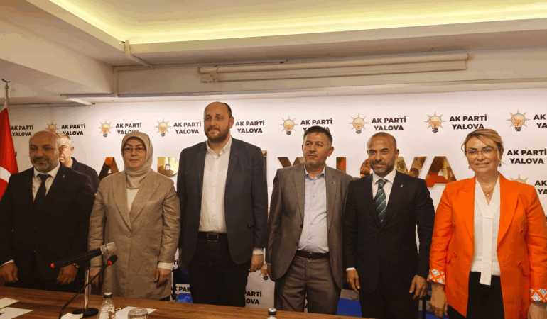 Altınova Belediye Başkanı Yasemin Fazlaca ve Meclis Üyesi Gazi Yılmaz AK Parti’ye Katıldı 6 Altınova Belediye Başkanı Yasemin Fazlaca ve Meclis Üyesi Gazi Yılmaz AK Parti’ye Katıldı