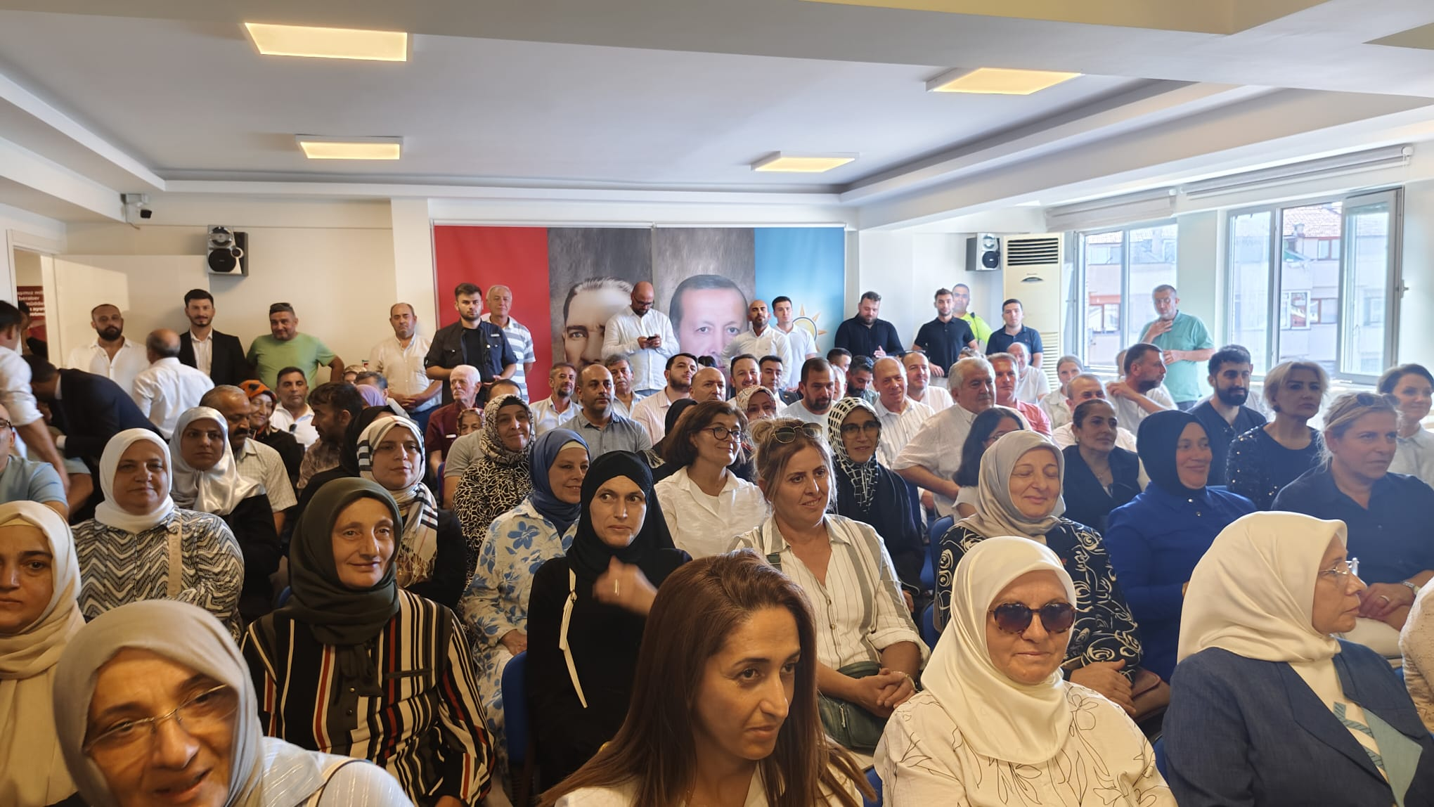 Altınova Belediye Başkanı Yasemin Fazlaca ve Meclis Üyesi Gazi Yılmaz AK Parti’ye Katıldı