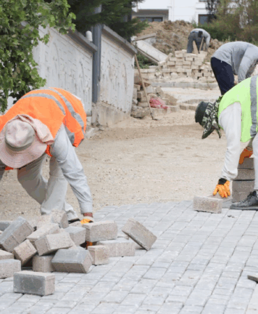 KAZIM KARABEKİR MAHALLESİ EGE SOKAK PARKE KALDIRIMA KAVUŞUYOR