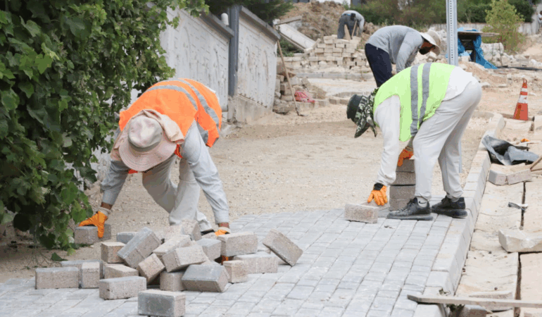 KAZIM KARABEKİR MAHALLESİ EGE SOKAK PARKE KALDIRIMA KAVUŞUYOR