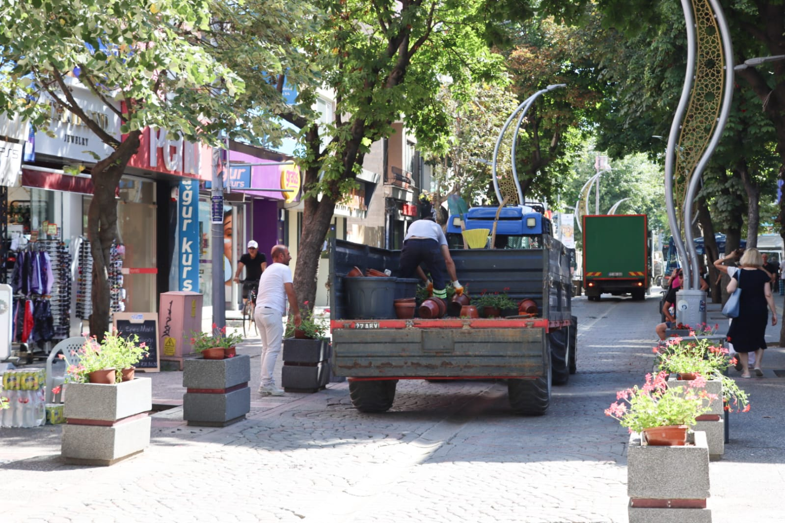 YALOVA BELEDİYESİ’NDEN ŞEHRİ GÜZELLEŞTİREN DOKUNUŞ